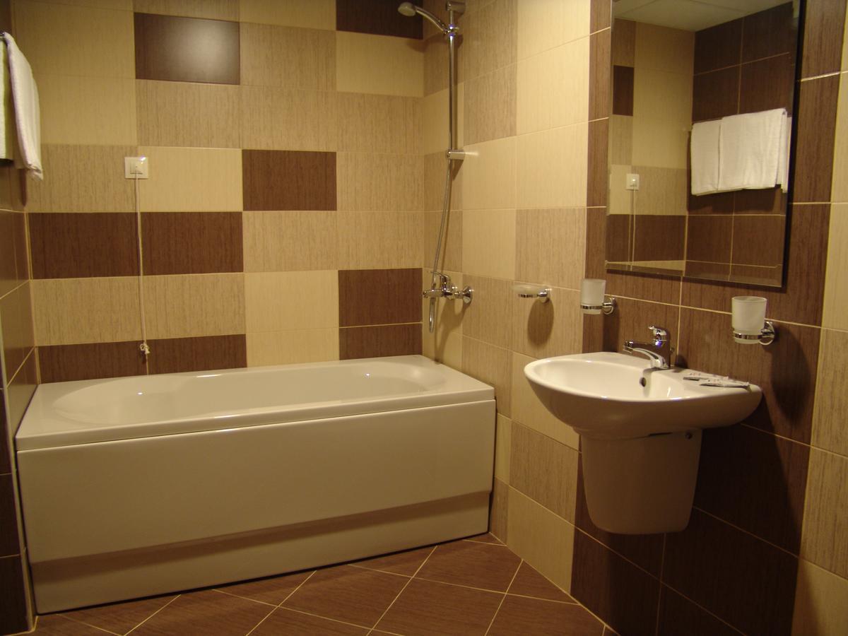 Hotel โลเวช ภายนอก รูปภาพ