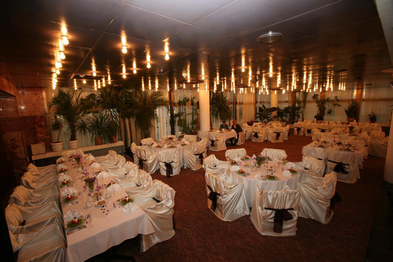 Hotel โลเวช ภายนอก รูปภาพ