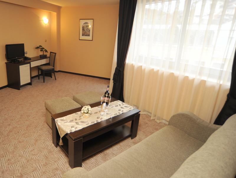 Hotel โลเวช ภายนอก รูปภาพ